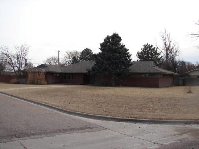 130 N Jackson St, Hugoton, KS 67951 - photo 1