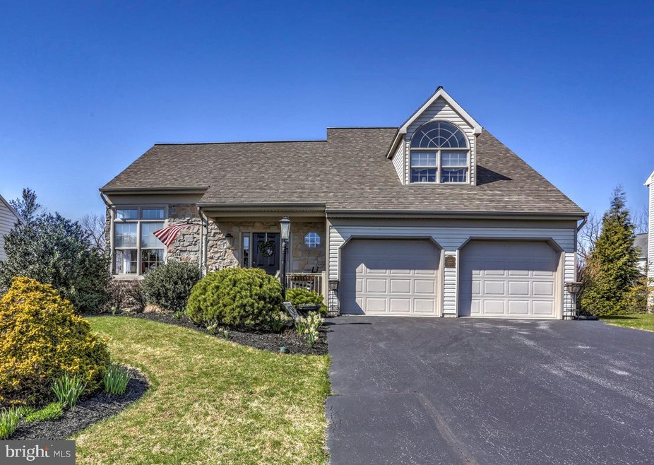 525 Spring Hollow Dr, New Holland, PA 17557 - photo 1