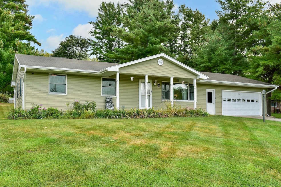 1244 Fountain St, Fountain City, WI 54629 - photo 1