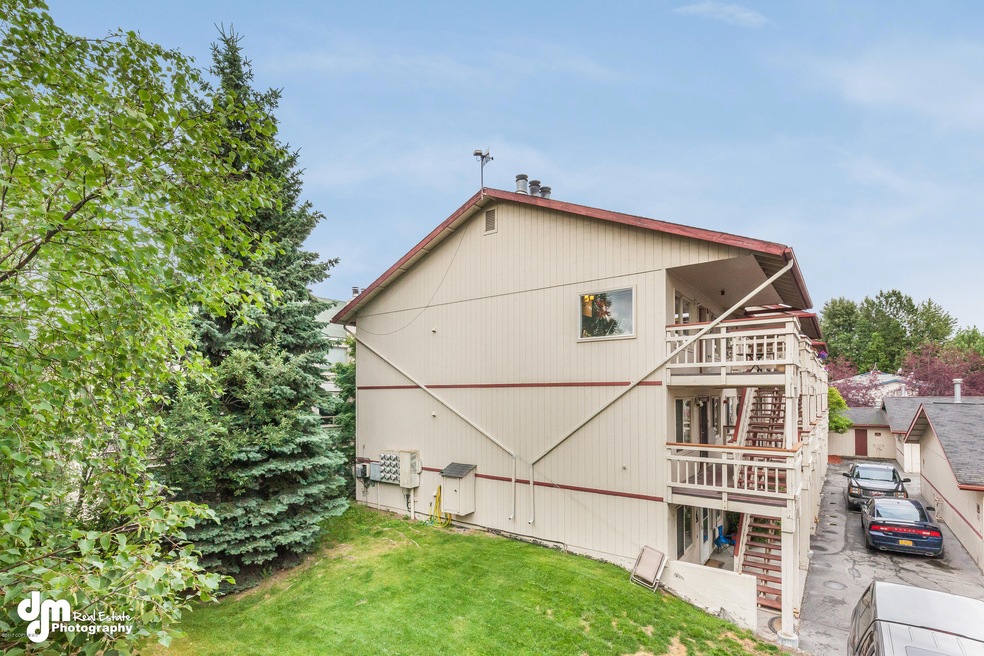 Exterior - Side 20170726-DW-3364-FULL