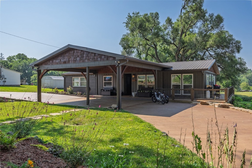 410 Lyle St, Franklin, NC 28734 - photo 1