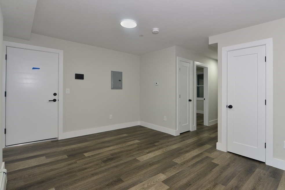 189 E Merrimack St unit 4, Lowell, MA 01852 - photo 1