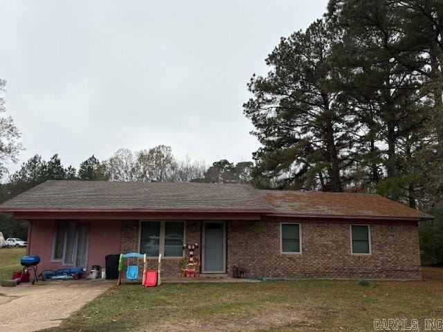 320 Belew St, Hope, AR 71801 - photo 1