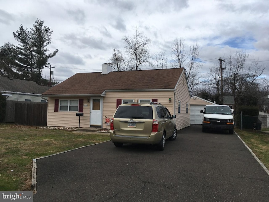 818 Pennsylvania Ave, Southampton, PA 18966 - photo 1