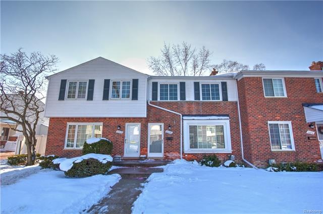 23220 Edsel Ford Court 2.jpg