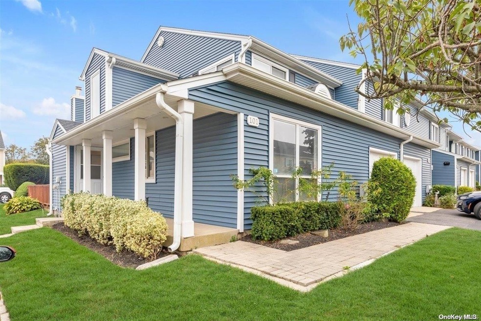 100 Baker Ct unit 101, Island Park, NY 11558 - photo 1