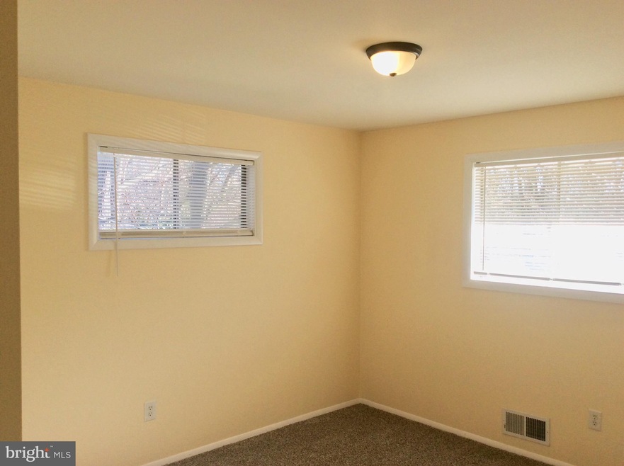 9226 Rolling View Dr, Lanham, MD 20706 - photo 1