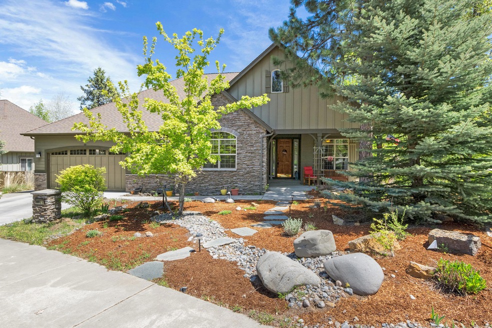 60827GoldenwoodLp_Exterior-Front1