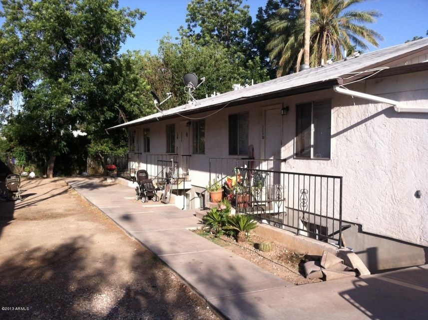 329 S Pioneer unit Upper, Mesa, AZ 85204 - photo 1