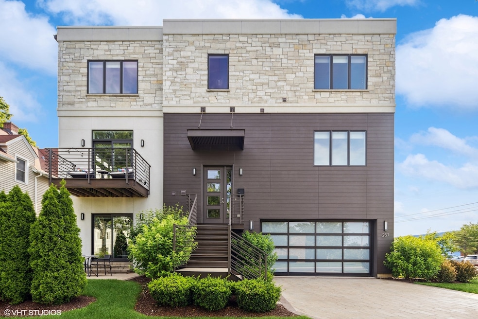 257 W 1st St, Elmhurst, IL 60126 - photo 1