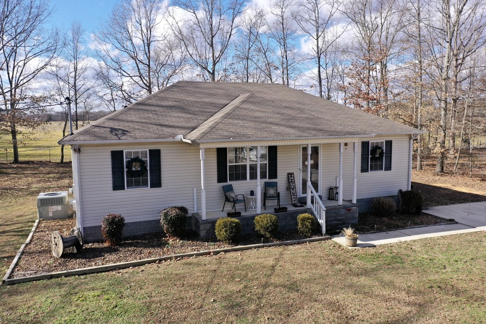 579 Gilley Cir, Manchester, TN 37355 - photo 1