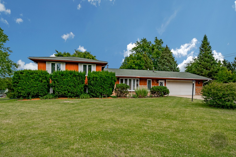 11S771 Mcgrath Ln, Naperville, IL 60564 - photo 1