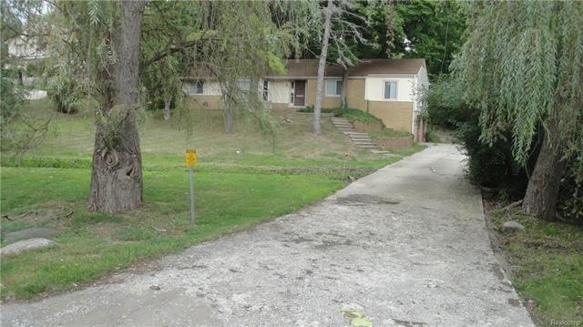 2905 LAHSER ROAD FROM ROAD ALONG DRIVEWAY OVER SMA