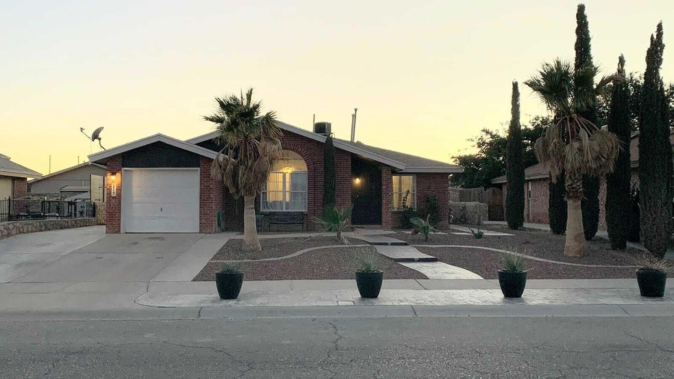 217 Tierra Linda Dr, Horizon City, TX 79928 - photo 1