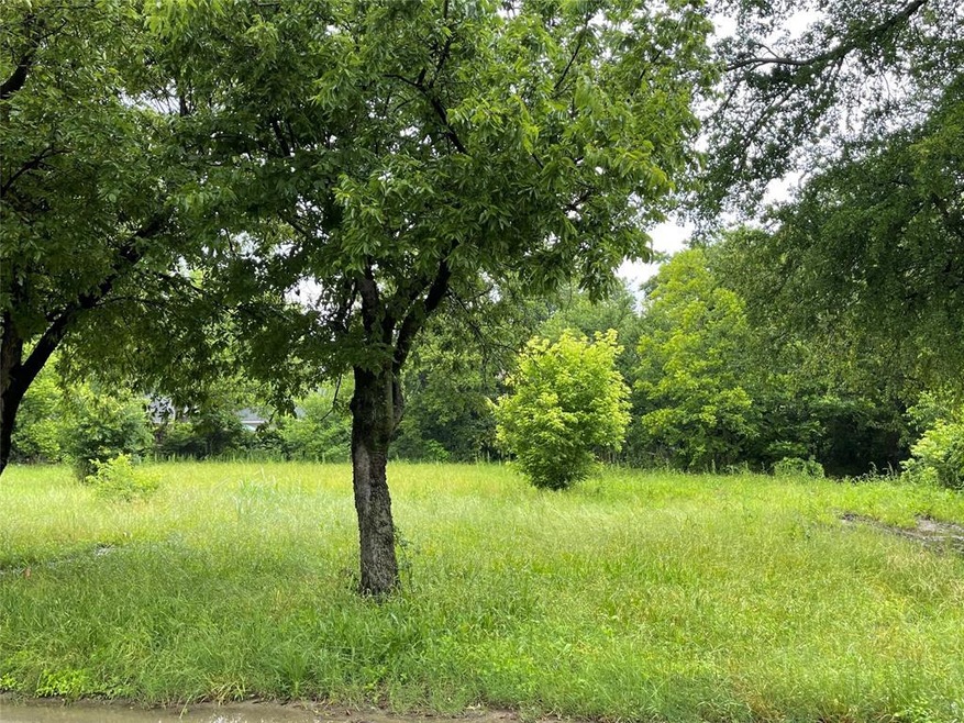 888 Sabine Ave, Cleburne, TX 76031 - photo 1