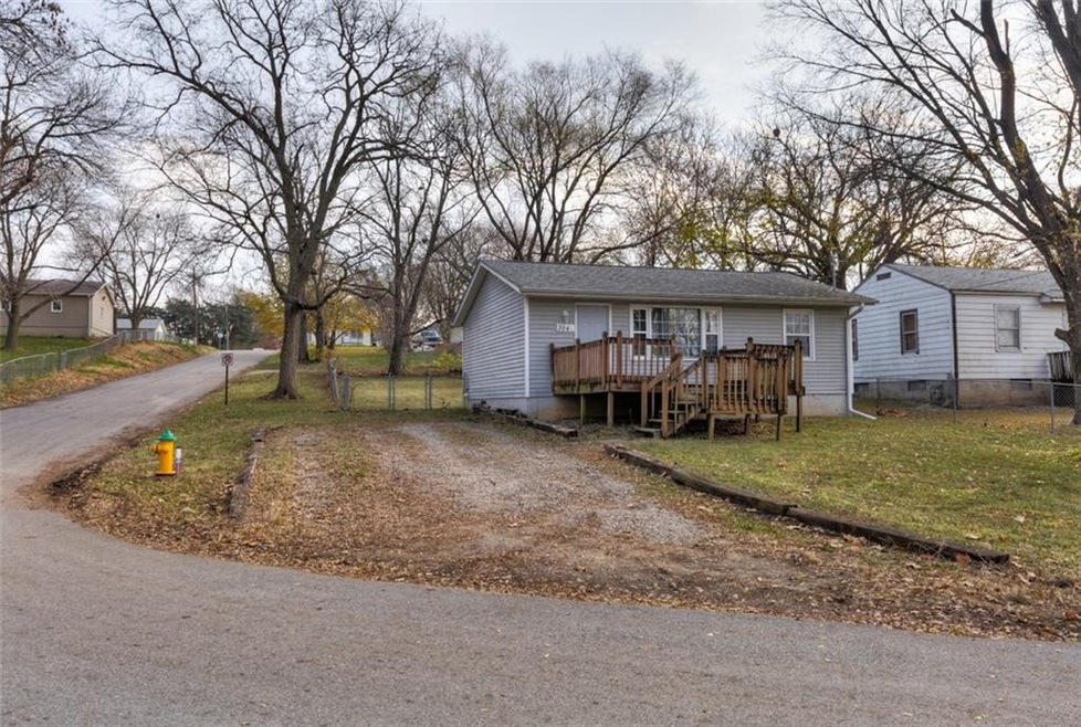 3945 16th St, Des Moines, IA 50313 - photo 1