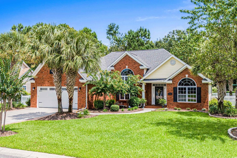 View of front of house with a garage and a front l