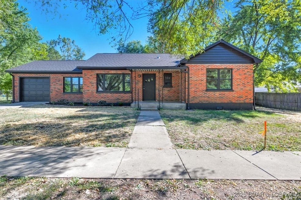 304 N Maple St, Eldon, MO 65026 - photo 1