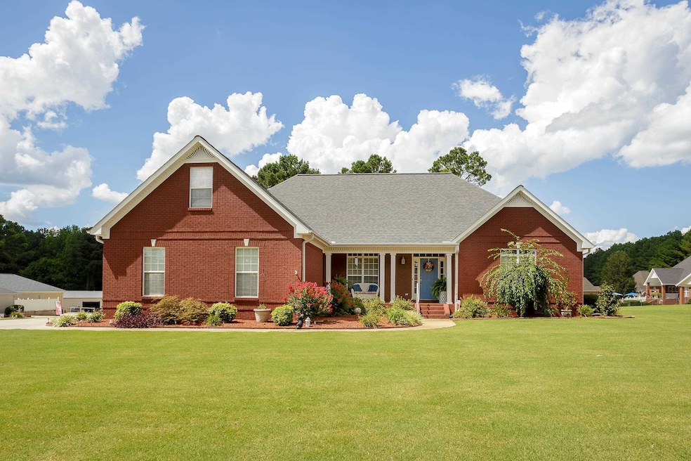 175 Ponderosa Way, Muscle Shoals, AL 35661 - photo 1