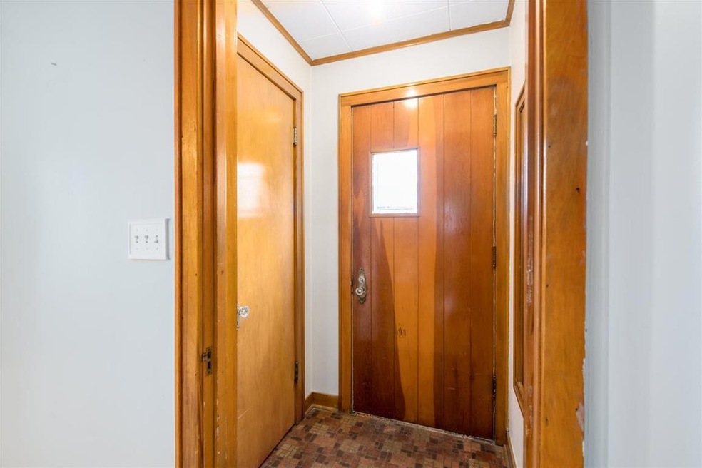 1318 Spruce St, Oshkosh, WI 54901 - photo 1