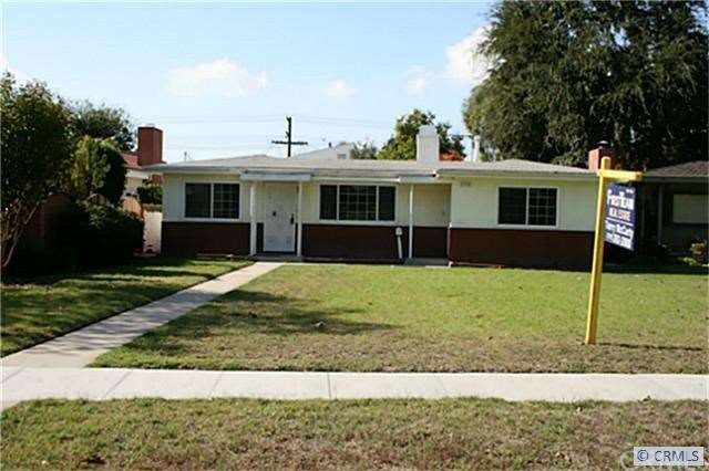 Huge grassy Front yard