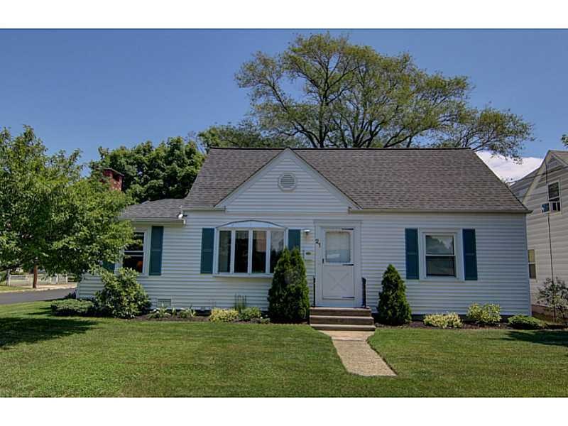 21 Barnard St, Pawtucket, RI 02861 - photo 1