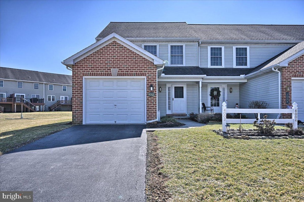 4002 Parkside Ct, Mount Joy, PA 17552 - photo 1