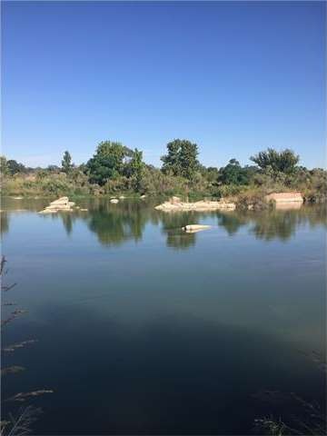 Relaxation & fun in the Llano River