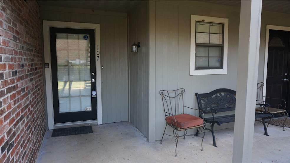 2728 Copper Creek Dr unit 107, Arlington, TX 76006 - photo 1