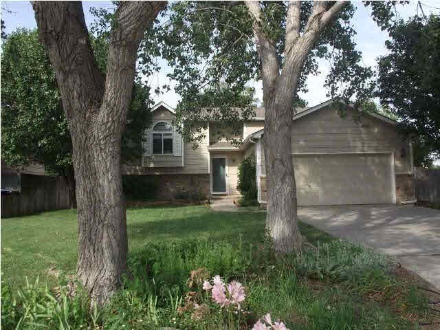 Exceptional curb appeal!