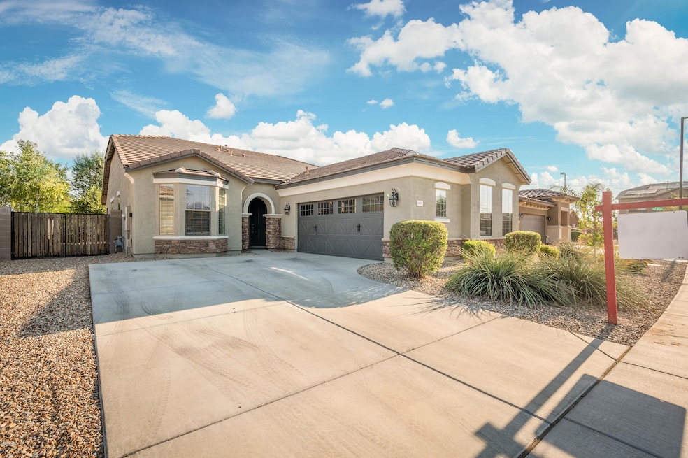 16057 W Yavapai St-30