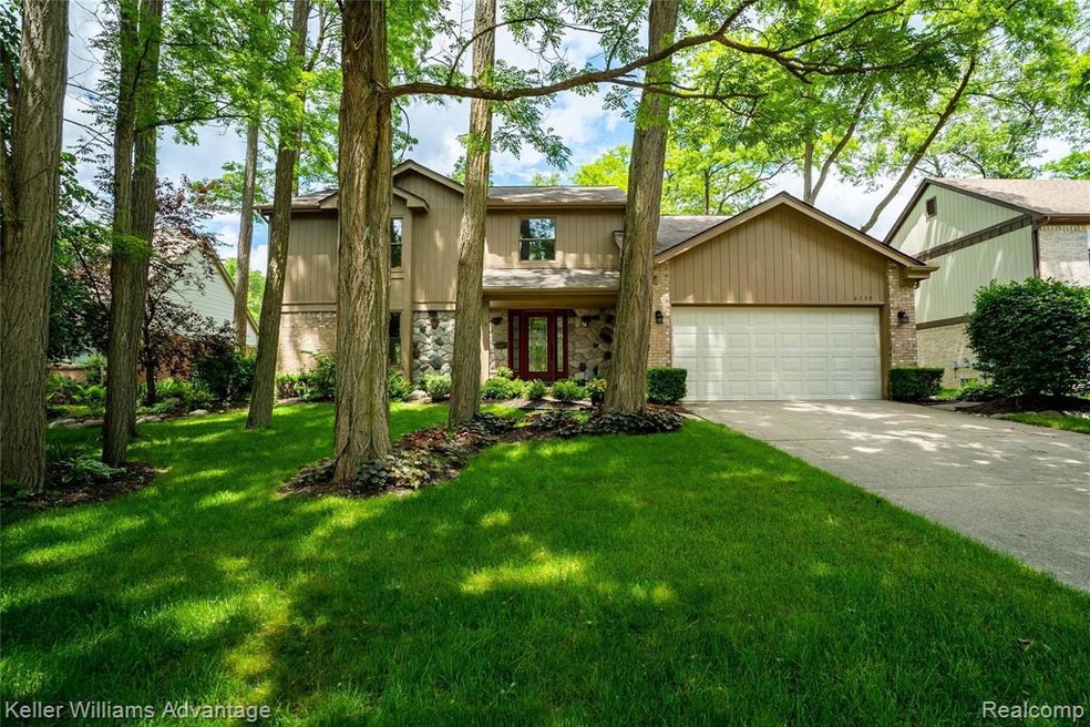 6720 Heatherwood Dr, West Bloomfield, MI 48324 - photo 1