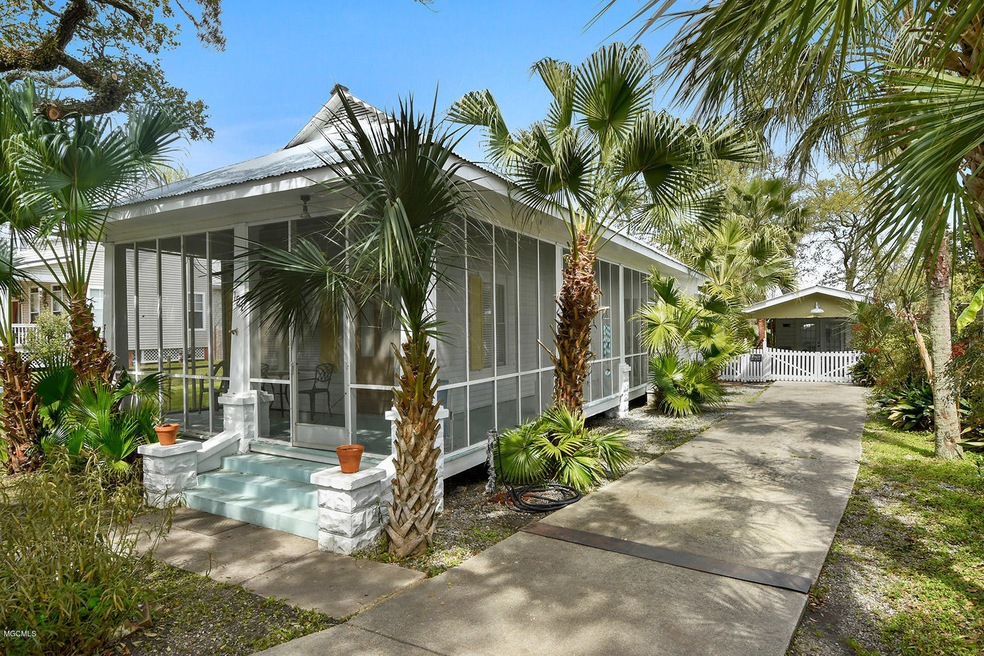 121 Sycamore St, Bay Saint Louis, MS 39520 - photo 1