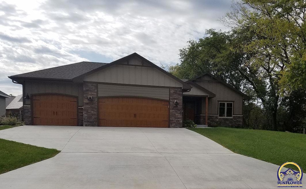 6325 SW 44th St, Topeka, KS 66610 - photo 1