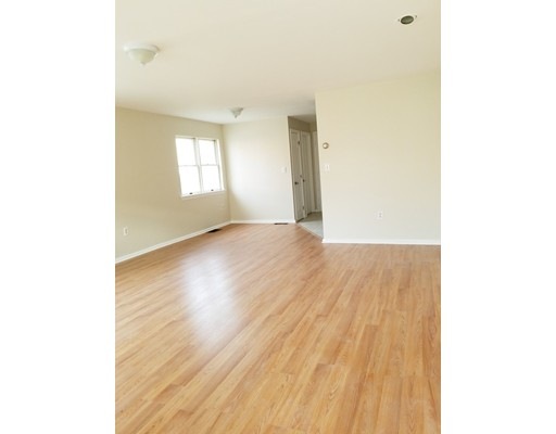 41 Maple St unit 41, Lawrence, MA 01841 - photo 1