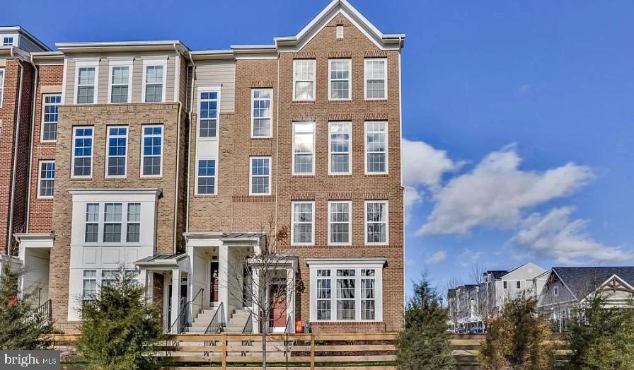 43513 Town Gate Square, Chantilly, VA 20152 - photo 1