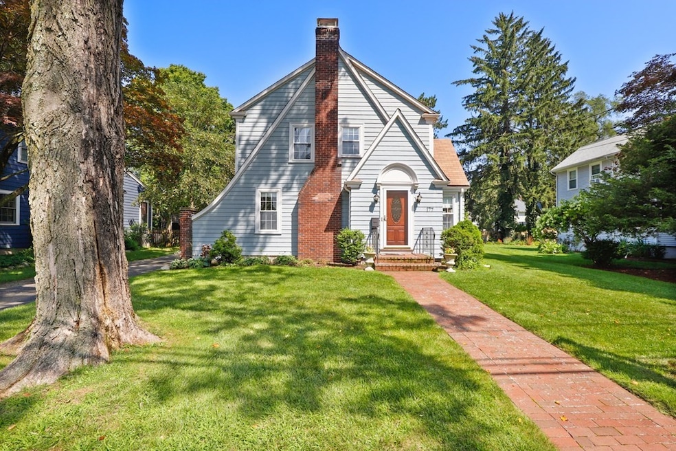 177 Lindbergh Ave, Needham Heights, MA 02494 - photo 1