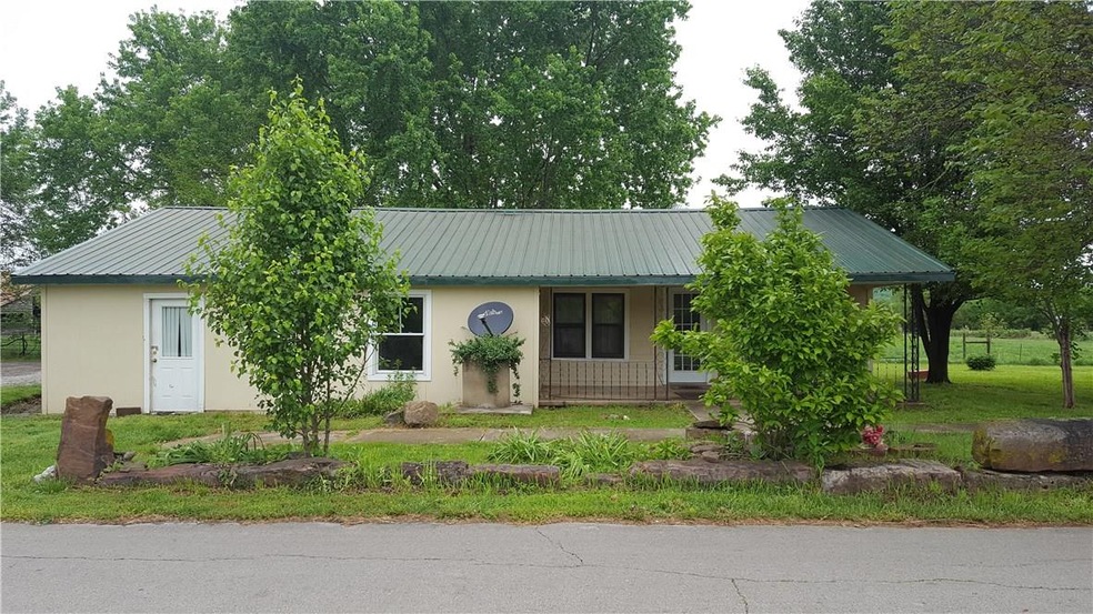 1570 Lacy Dr, Fayetteville, AR 72701 - photo 1