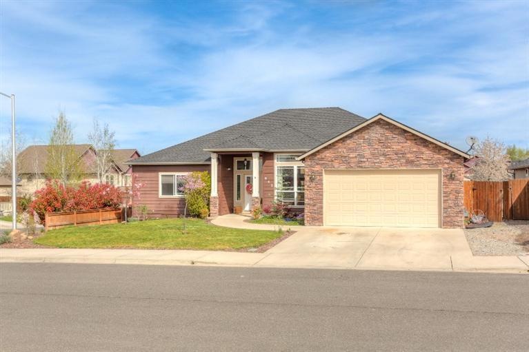 642 Sheffield Dr, Eagle Point, OR 97524 - photo 1