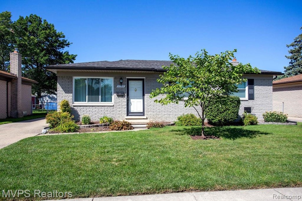 27143 Perry St, Roseville, MI 48066 - photo 1