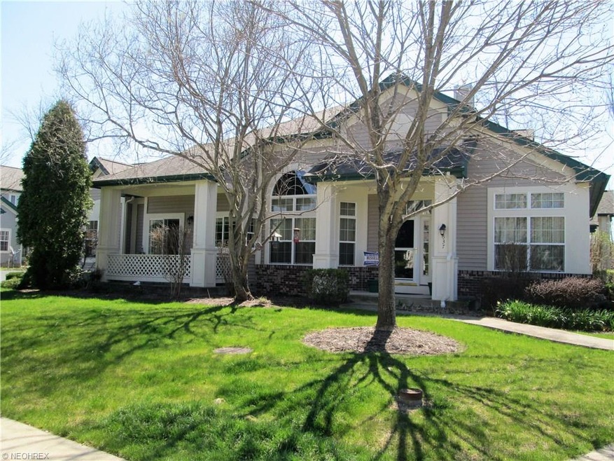RANCH end unit with tons of light and airy spaces.