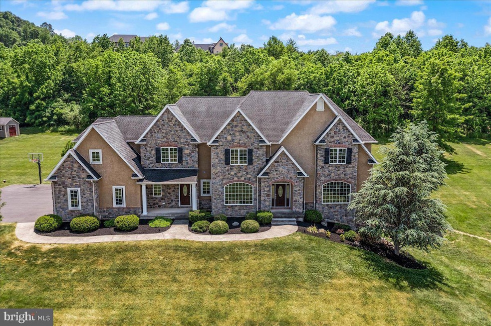 6668 Paddock Ct, Coopersburg, PA 18036 - photo 1