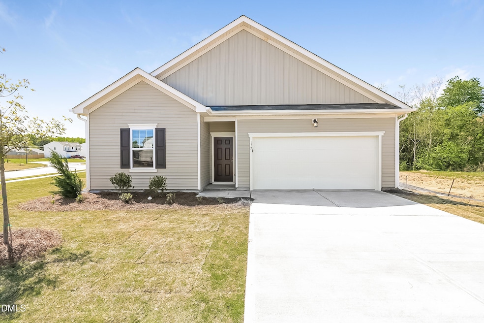 000-photo-front-view-8205699