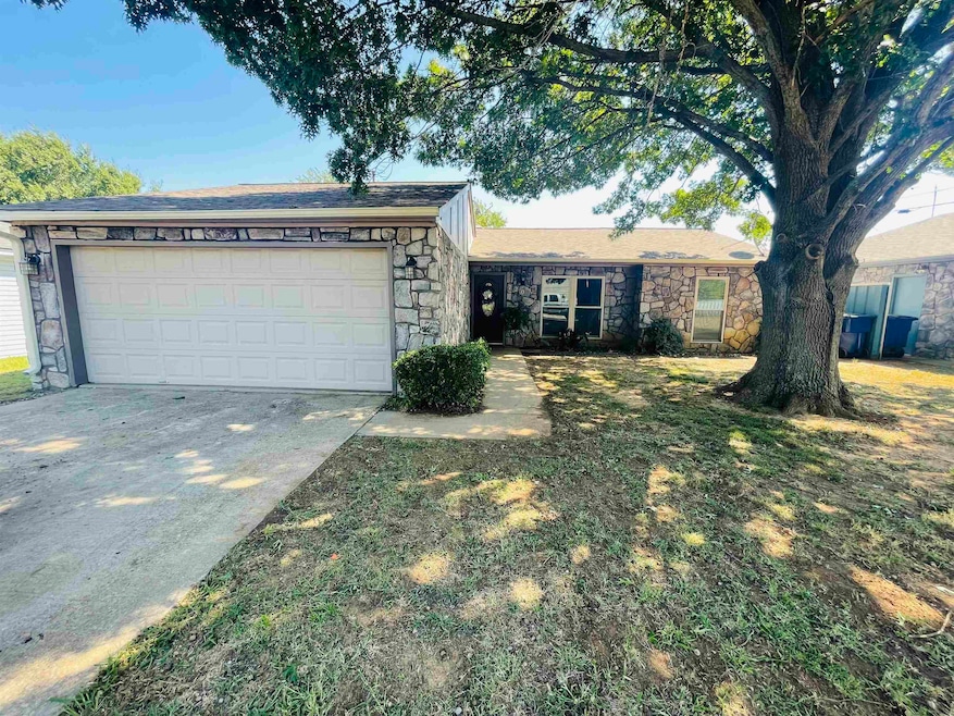 720 Catherine Ln, Duncan, OK 73533 - photo 1