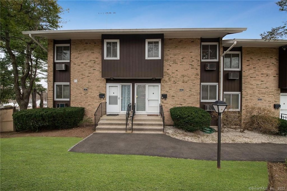 57 Rock Spring Rd unit 19, Stamford, CT 06906 - photo 1