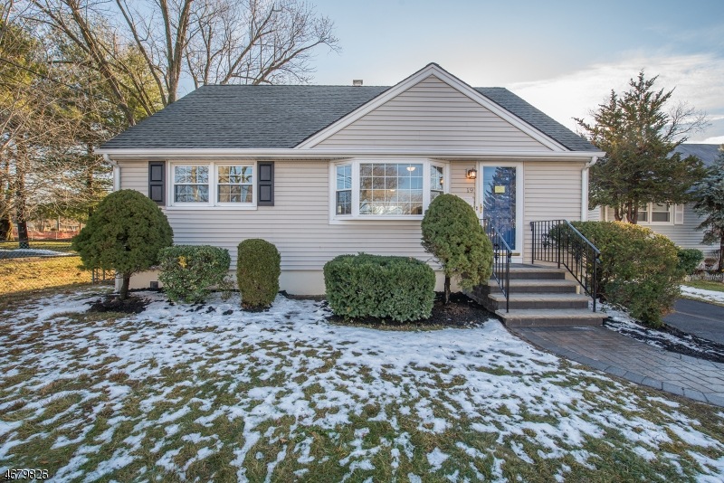 19 Roy Ct, Clifton, NJ 07012 - photo 1