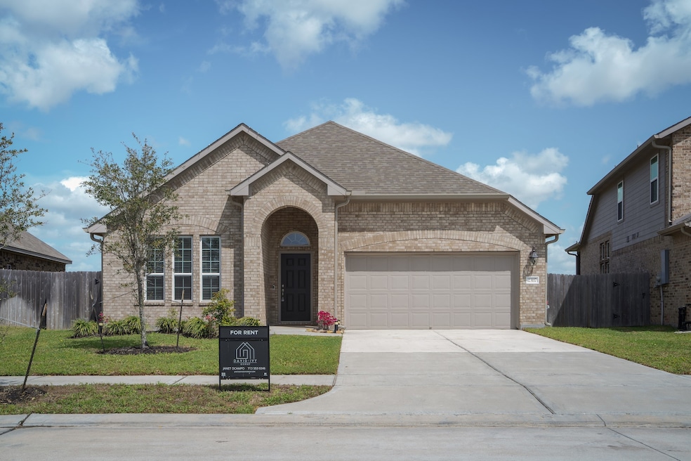 23117 Zinfandel Dr, Alvin, TX 77511 - photo 1