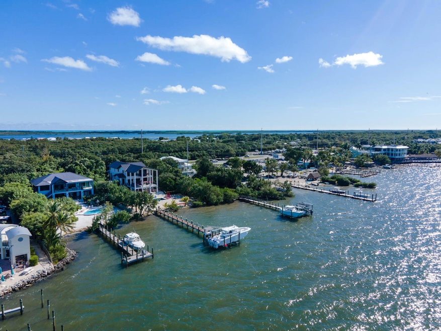111823 104160 Overseas Hwy SIZED dfp-55