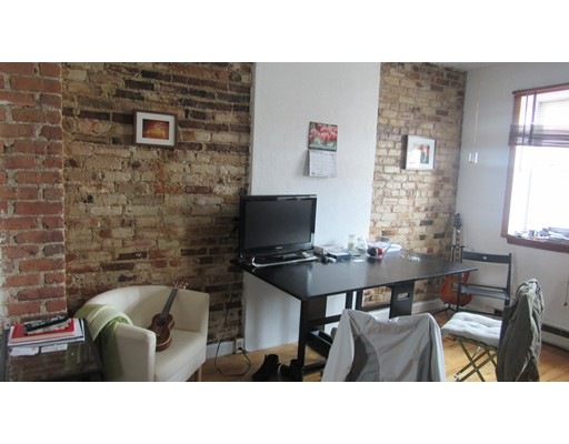 4 Michelangelo St unit 8, Boston, MA 02113 - photo 1