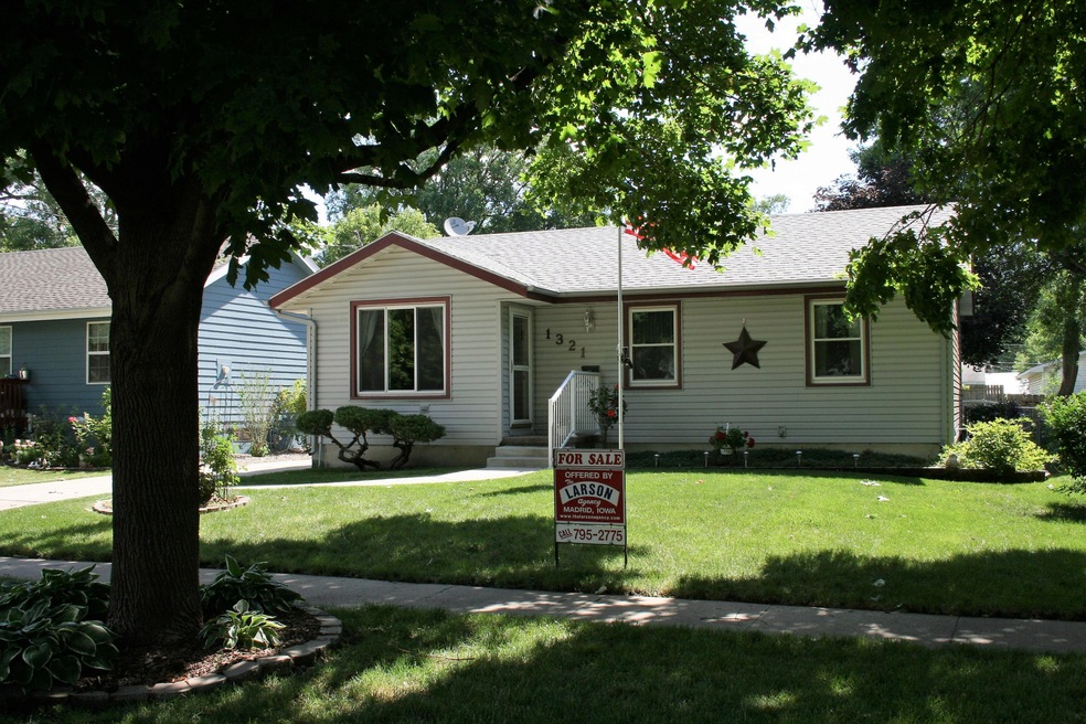1321 E 28th St. Des Moines IA